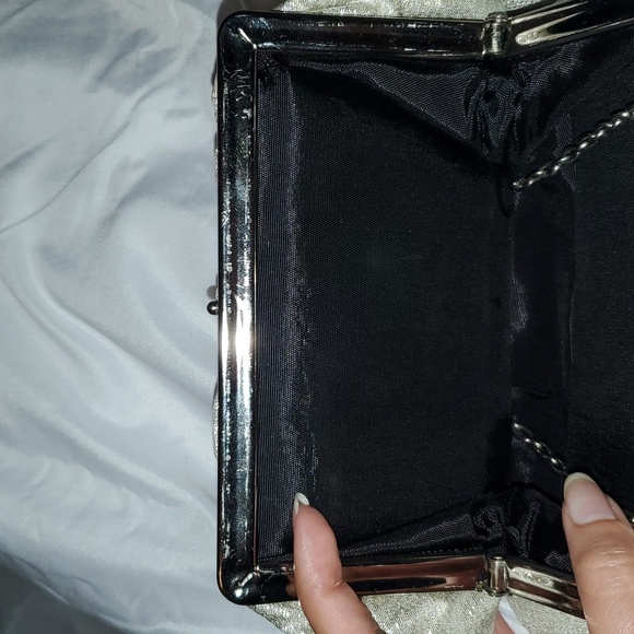 Vintage Style Metallic Small Purse with Chain and Metallic Gloves Set - Picture 15 of 16